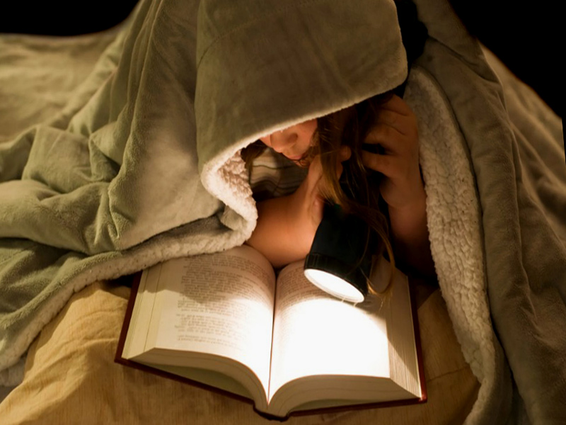 Чтение под одеялом